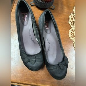 Short heels with bow